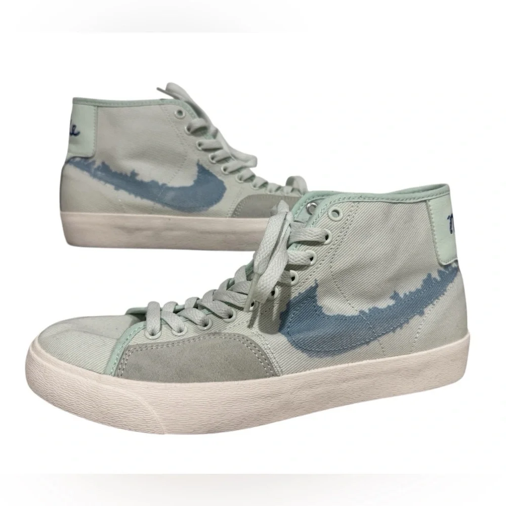 Nike SB Blazer Court Mid Barely Green Boarder Blue Men’s Size 8.5 Skateboarding